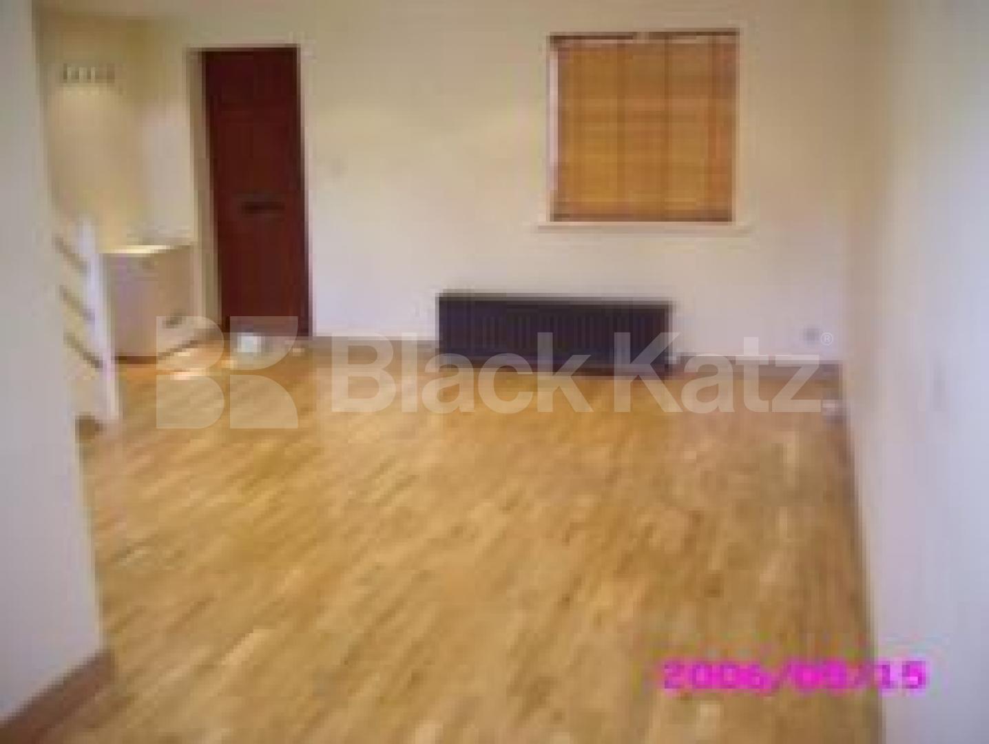 			2 Bedroom, 1 bath, 1 reception Terraced House			 Poplar Grove, FRIERN BARNET N11